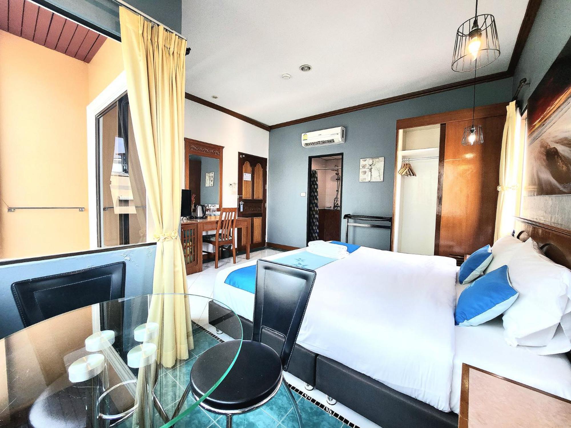 Sea Front - Hotell 3*