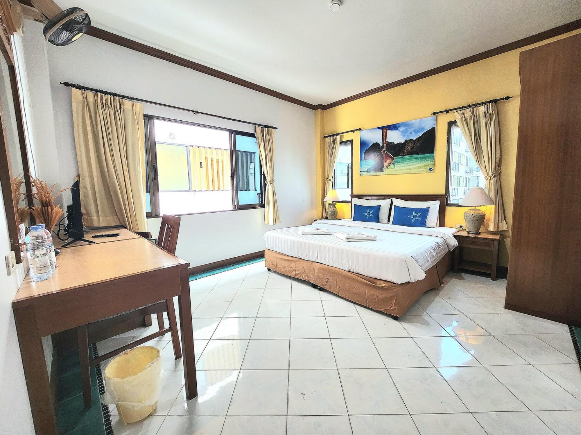 Sea Front - Hotell 3*